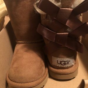 Toddler Bailey Bow II Uggs, Size 6c
